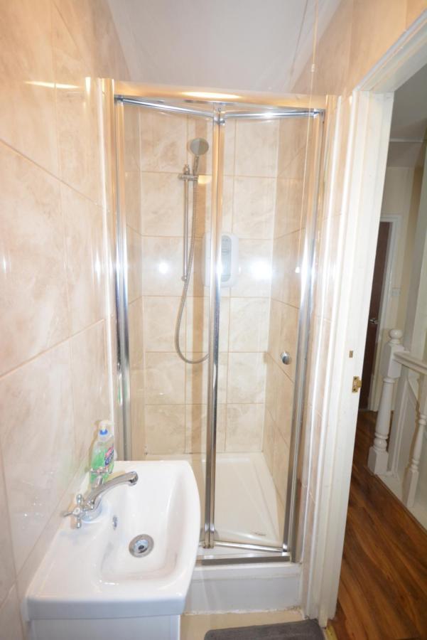 London Deluxe 6 Bedroom House Dagenham Exterior foto