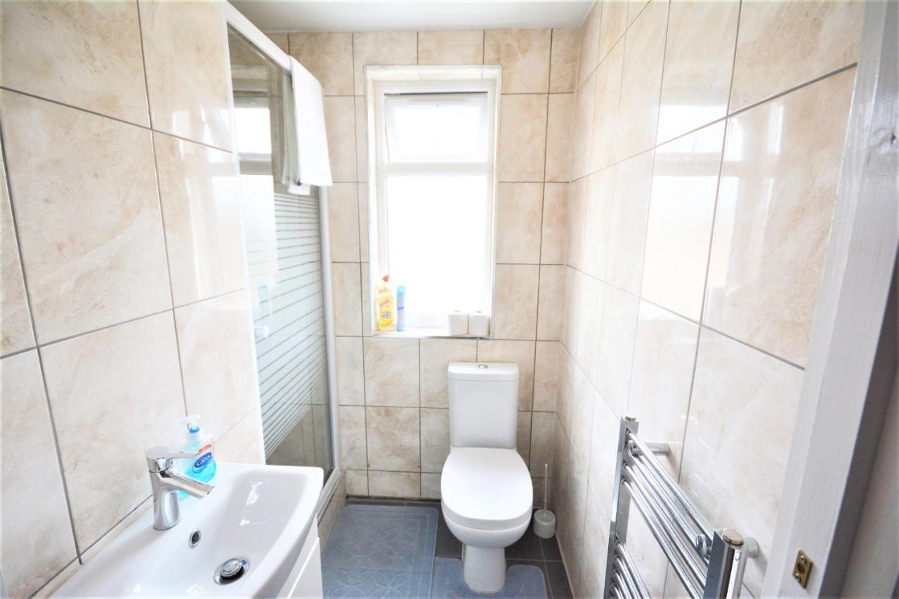 London Deluxe 6 Bedroom House Dagenham Exterior foto
